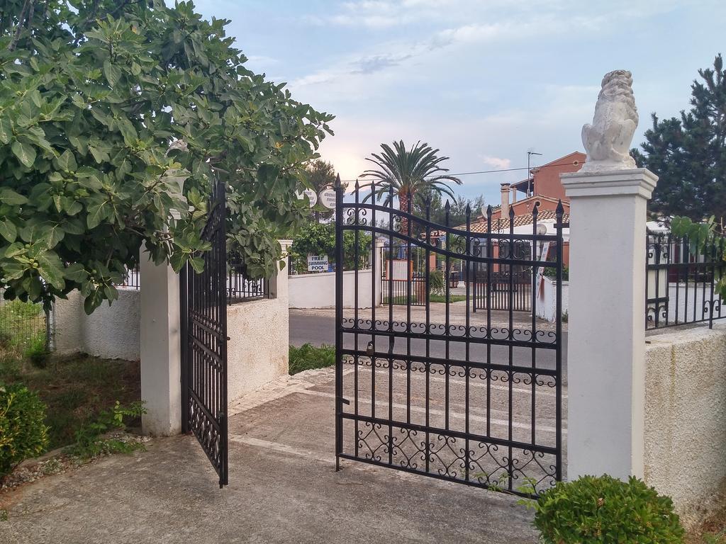 Beautiful Nearby Beach House With Garden, Private Pool And Large Yard Sidárion Zimmer foto